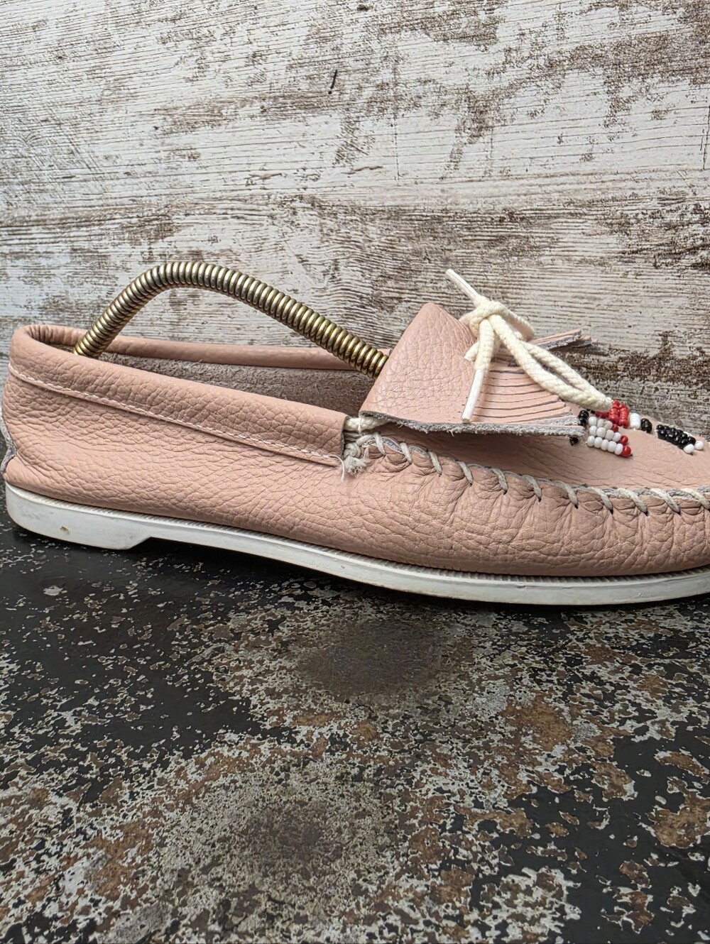 Womens Minnetonka Loafers Shoes Sz 9 Used 172 Beaded Leather - Picture 3 of 6